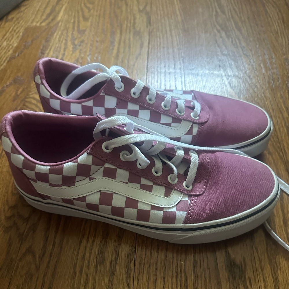 Woman’s Vans Size 9